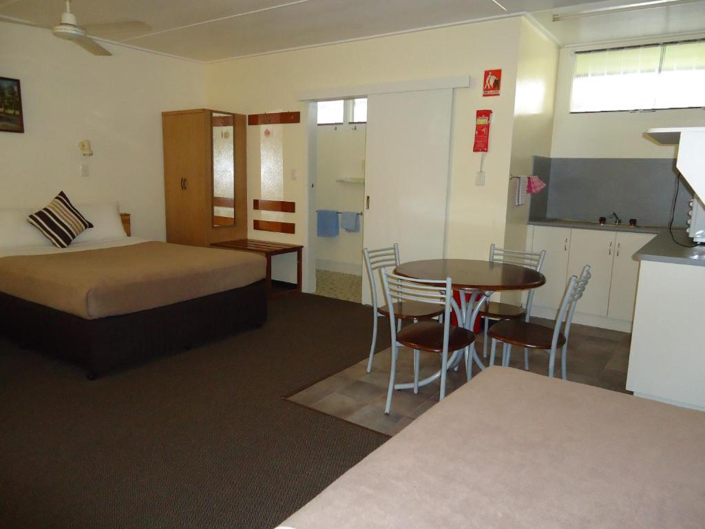 Moondarra Motel Innisfail Zimmer foto